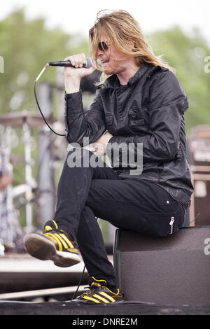 Oshkosh, Wisconsin, USA. 14th July, 2011. Vocalist WES SCANTLIN of Puddle of Mudd performs at 2011 Rock USA Music Festival in Oshkosh, Wisconsin © Daniel DeSlover/ZUMAPRESS.com/Alamy Live News Stock Photo