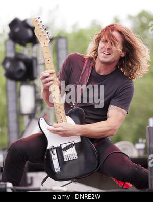 Oshkosh, Wisconsin, USA. 14th July, 2011. ADAM LATIFF of Puddle of Mudd performs at 2011 Rock USA Music Festival in Oshkosh, Wisconsin © Daniel DeSlover/ZUMAPRESS.com/Alamy Live News Stock Photo