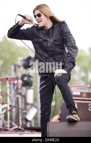 Oshkosh, Wisconsin, USA. 14th July, 2011. Vocalist WES SCANTLIN of Puddle of Mudd performs at 2011 Rock USA Music Festival in Oshkosh, Wisconsin © Daniel DeSlover/ZUMAPRESS.com/Alamy Live News Stock Photo