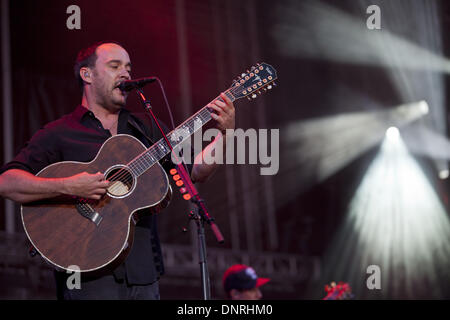 Chicago, Illinois, USA. 8th July, 2011. DAVE MATTHEWS performs with his band during the Dave Matthews Band Caravan in Chicago, Illinois © Daniel DeSlover/ZUMAPRESS.com/Alamy Live News Stock Photo