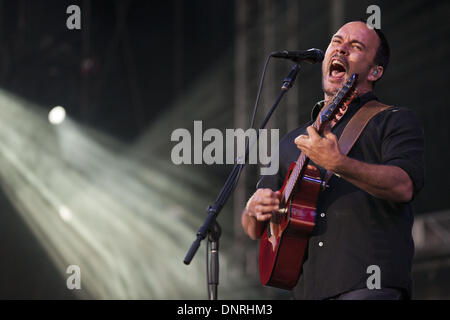 Chicago, Illinois, USA. 8th July, 2011. DAVE MATTHEWS performs with his band during the Dave Matthews Band Caravan in Chicago, Illinois © Daniel DeSlover/ZUMAPRESS.com/Alamy Live News Stock Photo