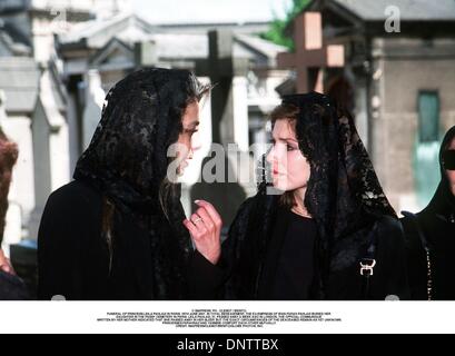 June 16, 2001 - Â© IMAPRESS. PH : CLEMOT / BENITO..FUNERAL OF PRINCESS LEILA PAHLAVI IN PARIS, 16TH JUNE 2001. IN TOTAL BEREAVEMENT, THE EX-EMPRESS OF IRAN FARAH PAHLAVI BURIED HER DAUGHTER IN THE PASSY CEMETERY IN PARIS. LEILA PAHLAVI, 31, PASSED AWAY A WEEK AGO IN LONDON. THE OFFICIAL COMMUNIQUE WRITTEN BY HER MOTHER INDICATED THAT SHE PASSED AWAY IN HER SLEEP, BUT THE EXACT CIRC Stock Photo