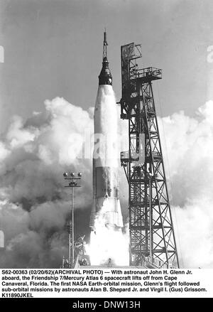 Feb. 20, 1962 - S62-00363 (02/20/62)(ARCHIVAL  WITH ASTRONAUT JOHN H. GLENN Jr. ABOARD ,THE FRIENDSHIP 7/MERCURY ATLAS 6 SPACECRAFT LIFTS OFF FROM CAPE CANAVERAL, FLORIDA.  THE FIRST NASA EARTH-ORBITAL MISSION, GLENN'S FLIGHT FOLLOWED SUB-ORBITAL MISSION BY ASTRONAUTS ALAN B. SHEPARD Jr. AND VIRGIL L.(GUS) GRISSOM..K11890JKEL Â©1962(Credit Image: © Globe Photos/ZUMAPRESS.com) Stock Photo