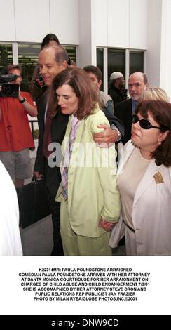 July 3, 2001 - K22314MR: PAULA POUNDSTONE ARRAIGNED.COMEDIAN PAULA POUNDSTONE ARRIVES WITH HER ATTORNEY  .AT SANTA MONICA COURTHOUSE FOR HER ARRAIGNMENT ON .CHARGES OF CHILD ABUSE AND CHILD ENDANGERMENT 7/3/01.SHE IS ACCOMAPNIED BY HER ATTORNEY STEVE CRON AND PUPLIC RELATIONS REP PUBLICIST JAN FRAZIER. MILAN RYBA/   2001(Credit Image: © Globe Photos/ZUMAPRESS.com) Stock Photo