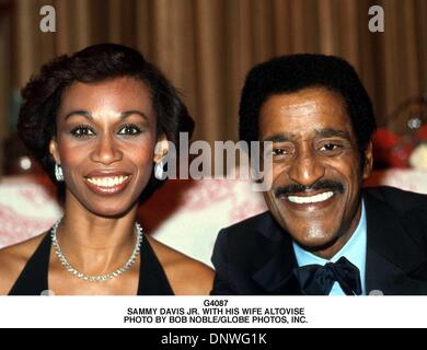 May 22, 2001 - G4087.SAMMY DAVIS JR. WITH HIS WIFE ALTOVISE. BOB NOBLE/(Credit Image: © Globe Photos/ZUMAPRESS.com) Stock Photo