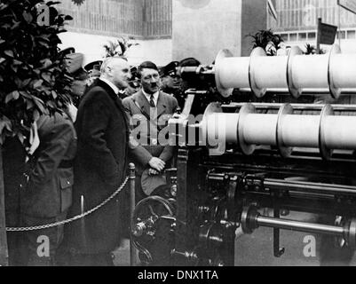 March 7, 1934 - Leipzig, Germany - Nazi leader and Fuhrer of Germany, ADOLF HITLER inspects a weaving machine at the Leipzig Fair in 1934. (Credit Image: © KEYSTONE Pictures USA/ZUMAPRESS.com) Stock Photo