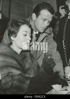 Jan 06, 1962 - Rome, Italy - RENATO SALVATORI and ANNIE GIRARDOR sign their marriage license at the town hall. (Credit Image: © KEYSTONE Pictures/ZUMAPRESS.com) Stock Photo