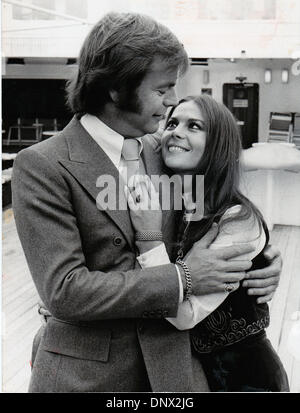 April 24, 1972 - London, England, U.K. - NATALIE WOOD (July 20, 1938 - November 29, 1981) was an award winning American actress. PICTURED: Wood arriving in Southampton with husband ROBERT WAGNER. (Credit Image: © KEYSTONE Pictures USA/ZUMAPRESS.com) Stock Photo