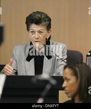 Dec 12, 2005; West Palm Beach, FL, USA; Plaintiff Carol Clarke  testifies in Judge Jeffrey Winikoff's courtroom  Monday. The Williams sisters and their father are defendants in a lawsuit contending that Richard Williams committed them to playing in the proposed 'Battle of the Sexes' tournament. The lawsuit, seeking unspecified damages, accuses the Willams familly of breach of contr Stock Photo