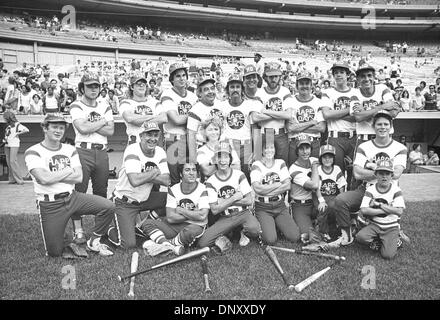 Aug. 22, 2006 - ''HAPPY DAYS'' CAST: MARION ROSS WITH HENRY WINLER , DONNY MOST , ERIN MORAH , RON HOWARD AND OTHER PRODUCER & WRITERS . BUD STRAUSS-(Credit Image: © Globe Photos/ZUMAPRESS.com) Stock Photo