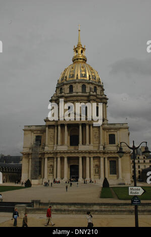 Jan 12, 2006; Paris, FRANCE; Hotel des Invalides (Napoleon's Tomb) Paris, France. The view of the dome over the royal chapel of the church of Saint Louis, located inside the hotel. The dome's claim to fame is that beneath it rests the remains of Napoleon Bonaparte. Mandatory Credit: Photo by Tina Fultz/ZUMA Press. (©) Copyright 2006 by Tina Fultz Stock Photo