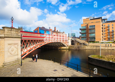 Couple walking Crown Point bridge Leeds Stock Photo