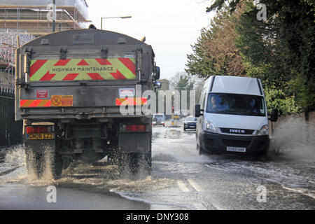 Hampton, Surrey, England, UK. 6th January 2014. As the bad weather continues to bring heavy rain in across England the River Thames has flooded the road near the waterworks at Thames Street. Credit:  Julia Gavin/Alamy Live News Stock Photo