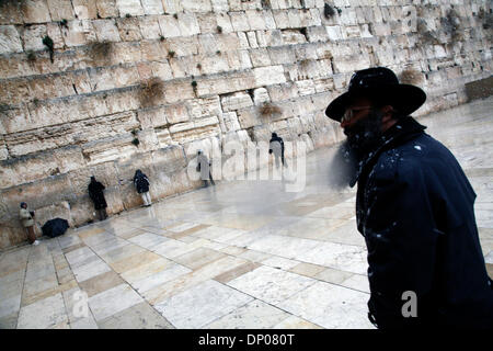 Dec 27, 2006; Jerusalem, ISRAEL; Religious Jews praying at the Western Wall in in the Old City of Jerusalem during a snow storm.  Mandatory Credit: Photo by Jason Moore/ZUMA Press. (©) Copyright 2006 by Jason Moore (Credit Image: ZUMApress.com) Stock Photo