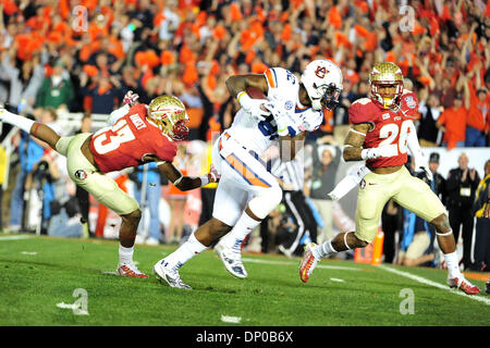 during the first half of the BCS National Championship NCAA college football  game Monday, Jan. 10, 2011, in Glendale, Ariz. (AP Photo/Matt York Stock  Photo - Alamy