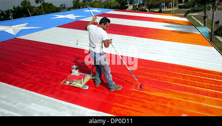 Mar 10, 2006; Vero Beach, FL, USA; New York City artist Scott LoBaido paints a 48'X80' flag on the roof of the Vero Beach Veterans, Inc. hall in Vero Beach Thursday morning. This is the fourth stop on a '50 flags on 50 rooftops in 50 states' tour. LoBaido is doing the paintings as a way to say thank you to our troops fighting overseas and to raise awareness and money for the Wounde Stock Photo