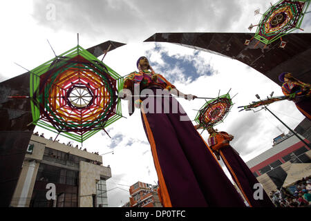 Pasto, Colombia. 6th Jan, 2014. An artist participates in the 'Great Parade Magno' in the city of Pasto, Colombia, on Jan. 6, 2014. Emblematic floats are presented in the 'Great Parade Magno' ending the Carnival of Blacks and Whites, one of the main celebrations of Colombia, declared as Intangible Cultural Heritage of Humanity by the committee of the United Nations Education, Science and Culture Organization (UNESCO) in 2009. Credit:  Jhon Paz/Xinhua/Alamy Live News Stock Photo