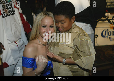 Apr 06, 2006; Las Vegas, NV, USA; Caesars Palace Hotel & Casino actor EMANUEL LEWIS who protrayed Webster    a Tv Sitcom in 1983 poses with a Ringcard girl at the Floys Mayweather Zab Judah press conference. Lewis is only 40 inches tall and in his mid twentys is also an attorney. Mandatory Credit: Photo by Mary Ann Owen/ZUMA Press. (©) Copyright 2006 by Mary Ann Owen Stock Photo