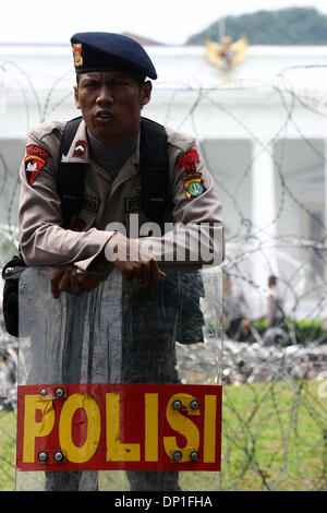 May 01, 2006; Jakarta, INDONESIA; Police guarded the Presidential Palace when workers welcomed the International Worker Day. Thousands of workers from various regions rallied for marking the International Workers Day Ð May Day. Beside protest of the revisions to labor law, they also demand government to declare May Day as a national holiday. Police at the demonstration kept close w Stock Photo