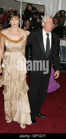 May 01, 2006; New York, NY, USA; Actress CAREY LOWELL and RICHARD GERE at the arrivals for the Costume Institute Gala 'AngloMania:Tradition and Transgression in British Fashion' held at the Metropolitan Museum of Art. Mandatory Credit: Photo by Nancy Kaszerman/ZUMA Press. (©) Copyright 2006 by Nancy Kaszerman Stock Photo