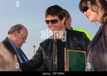 May 09, 2006; Aberdeen, WA, USA; Actors TOM CRUISE and KATIE HOLMES at the South Shore Mall in Aberdeen. Fans staked out the mall to get an up-close view and maybe an autograph from the Hollywood star. Cruise arrived this evening to attend a premiere of 'Mission Impossible Three' with online contest winner Kevin McCoy. He has invited 150 friends to meet Cruise and watch a private s Stock Photo