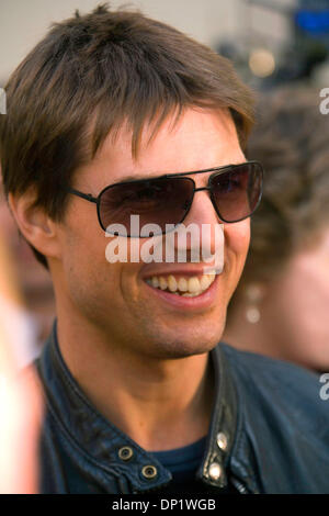 May 09, 2006; Aberdeen, WA, USA; Actor TOM CRUISE at the South Shore Mall in Aberdeen. Fans staked out the mall to get an up-close view and maybe an autograph from the Hollywood star. Cruise arrived this evening to attend a premiere of 'Mission Impossible Three' with online contest winner Kevin McCoy. He has invited 150 friends to meet Cruise and watch a private screening. Barricad Stock Photo