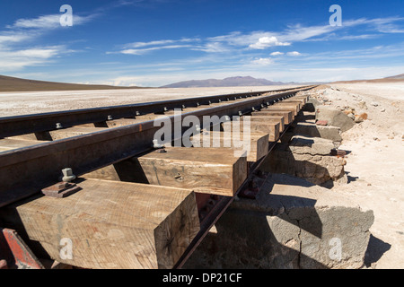 Railroad tracks, Altiplano, Andean Plateau, Andes, Bolivia Stock Photo