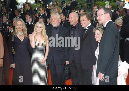 May 21, 2006; Cannes, FRANCE; Singer AVRIL LAVIGNE with actors BRUCE WILLIS and NICK NOLTE at the 'Over The Hedge' premiere at the 59th Cannes Film Festival.  Mandatory Credit: Photo by Frederic Injimbert/ZUMA Press. (©) Copyright 2006 by Frederic Injimbert Stock Photo