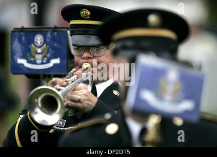 May 29, 2006; San Antonio, TX, USA; Staff Sgt. James Lorenzen plays with the U.S. Army Medical Command Band Monday morning May 29, 2006 during Memorial Day ceremonies at Ft. Sam Houston National Cemetery.     Mandatory Credit: Photo by William Luther/San Antonio Express-News/ZUMA Press. (©) Copyright 2006 by San Antonio Express-News Stock Photo