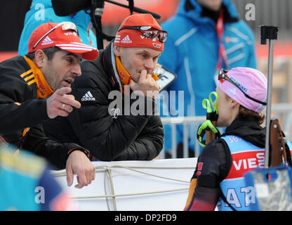 Ruhpolding, Germany. 07th Jan, 2014. German biathlete Evi Sachenbacher-Stehle (R-L) talks to the German coaches Gerald Hoenig and Ricco Gross during the training at the Biathlon World Cup at Chiemgau Arena in Ruhpolding, Germany, 07 January 2014. Photo: Tobias Hase/dpa/Alamy Live News Stock Photo