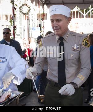 Los Angeles, California, USA. 24th Dec, 2013. Los Angeles County Sheriff Lee Baca at the LA Mission on Tuesday December 24, 2013, as he served Christmas dinner to about 4,500 skid row homeless and needy.db.jpg---12/24/13---PHOTO BY DAVID BRO/ZUMA PRESS----Embattled Los Angeles County Sheriff Lee Baca has announced a press conference for 10 a.m. Tuesday where he is expected to announce his retirement. © David Bro/ZUMAPRESS.com/Alamy Live News Stock Photo