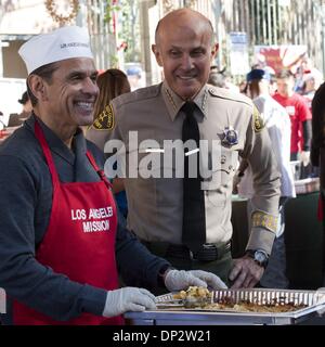 Los Angeles, California, USA. 24th Dec, 2013. Los Angeles County Sheriff Lee Baca stands with former Los Angeles Mayor Antonio Villaraigosa at the LA Mission on Tuesday December 24, 2013, as he prepared to serve Christmas dinner to about 4,500 skid row homeless and needy.db.jpg---12/24/13---PHOTO BY DAVID BRO/ZUMA PRESS----Embattled Los Angeles County Sheriff Lee Baca has announced a press conference for 10 a.m. Tuesday where he is expected to announce his retirement. © David Bro/ZUMAPRESS.com/Alamy Live News Stock Photo