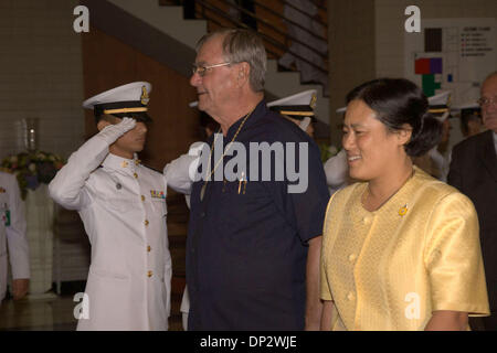 Jun 11, 2006; Bangkok, THAILAND; HRH Prince Henrik is greated by the king's daughter, 51-year-old Her Royal Highness Princess Sirindorn as he arrives at Bangkok Military Airport to join the King of Thailand's 60th Anniversary celebrations. Royal guests from 25 nations are expected to arrive in Bangkok for His Majesty King Bumibol Adulyadej's 60th Anniversary on the Throne celebrati Stock Photo