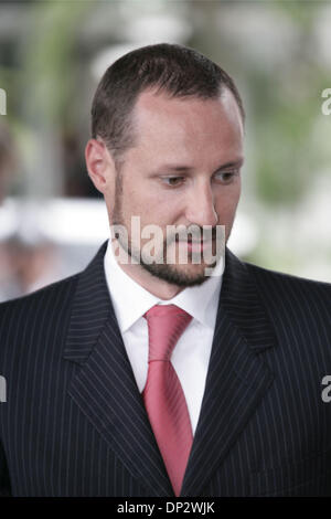 Jun 11, 2006; Bangkok, THAILAND; HRH Crown Prince Haakon of Norway  is greeted by Her Royal Highness Princess Sirindorn of Thailand as he arrives at Bangkok Military Airport to join the King of Thailand's 60th Anniversary celebrations. Royal guests from 25 nations are expected to arrive in Bangkok for His Majesty King Bumibol Adulyadej's 60th Anniversary on the Throne celebrations. Stock Photo