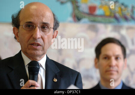 Jun 22, 2006; Manhattan, New York, USA; Schools Chancellor JOEL KLEIN (L) speaks as Dr. THOMAS FRIEDEN of The Department of Health and Mental Hygiene (R) look on. Schools Chancellor Joel Klein of the New York City Department of Education (DOE) announces the release of more than 235,000 NYC FITNESSGRAM reports to parents and students in a press conference at PS 1 in lower Manhattan. Stock Photo
