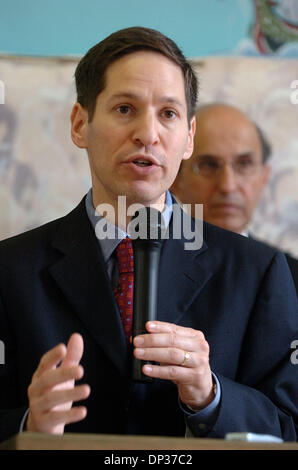 Jun 22, 2006; Manhattan, New York, USA; Dr. THOMAS FRIEDEN of The Department of Health and Mental Hygiene (L) speaks as Schools Chancellor JOEL KLEIN looks on. Schools Chancellor Joel Klein of the New York City Department of Education (DOE) announces the release of more than 235,000 NYC FITNESSGRAM reports to parents and students in a press conference at PS 1 in lower Manhattan. Th Stock Photo