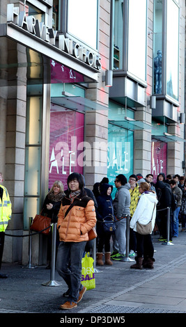 Hundreds of bargain hunters flood into Harvey Nichols in Edinburgh for the Boxing Day Sales. 26/12/13 Stock Photo