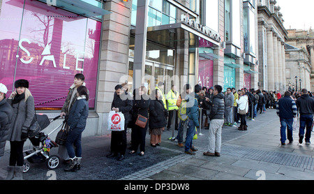 Hundreds of bargain hunters flood into Harvey Nichols in Edinburgh for the Boxing Day Sales. 26/12/13 Stock Photo