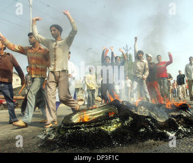 Jul 01, 2006; Kashmir, INDIA; Protestors burning tyres and chanting pro freedom slogans in Srinagar in Indian administered Kashmir Saturday after protests erupted over the killing of a civilain by Indian para military forces.                                                       Mandatory Credit: Photo by Altaf Zargar/ZUMA Press. (©) Copyright 2006 by Altaf Zargar Stock Photo