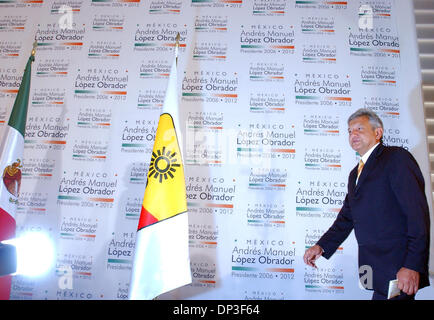 Jul 02, 2006; Mexico City, MEXICO; Democratic Revolution Party candidate ANDRES MANUEL LOPEZ OBRADOR walks on stage to speak to the media during the the Mexican Presidential Elections.. Mandatory Credit: Photo by EA Ornelas/San Antonio Express-News/ZUMA Press. (©) Copyright 2006 by San Antonio Express-News Stock Photo