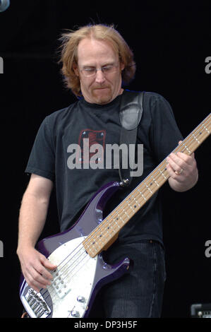 Jul 07, 2006; Portsmouth, VA, USA; American rockers big head todd and the MONSTERS bring their style of rock to the Netelos Pav in Portsmouth, Virginia. Mandatory Credit: Photo by Jeff Moore/ZUMA Press. (©) Copyright 2006 by Jeff Moore Stock Photo