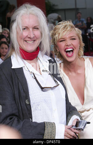 Jul 25, 2006 - Hollywood, California, USA - BETTY THOMAS and ARIELLE KEBBEL during arrivals at the Los Angeles Premiere of 'John Tucker Must Die' at the Mann's Grauman Chinese Theater in Hollywood. Stock Photo