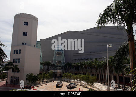 Sep 13, 2006; Miami, FL, USA; Work continues on the Ziff Ballet Opera House, part of the Carnival Center for the Performing Arts. In its final stage of construction now, directors hope for an early Oct. opening. At left, is the landmark Sears Tower, an old example of Art-Deco architecture, that will be incorporated into the plaza between the two music houses, and will contain a caf Stock Photo