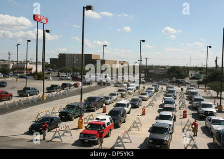 Sep 29, 2006; San Antonio, TX, USA; Selling gas at 1.89 a gallon, HEB Plus lined up the customers to its Zarzamora and Southwest Military location Friday in celebration of their 1 year anniversary opening of the store. Their gas pumps had pumped over 3,500 gallons since 8:45 am according to an HEB employee directing traffic.  Mandatory Credit: Photo by Delcia Lopez/San Antonio Expr Stock Photo