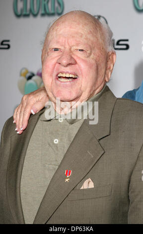 Oct 05, 2006; Beverly Hills, CA, USA; Actor MICKEY ROONEY arrives at the Cloris Leachman 60 years in show business celebration. Mandatory Credit: Photo by Marianna Day Massey/ZUMA Press. (©) Copyright 2006 by Marianna Day Massey Stock Photo