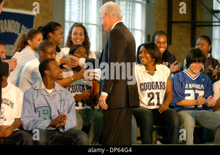 Oct 06, 2006; Manhattan, NY, USA; Former President BILL CLINTON and the American Heart Association announce a joint agreement between Alliance For A Healthier Generation and food industry leaders to set first-ever voluntary guidelines for snacks and side items sold in schools aimed a providing healthier food choices for children in a press conference at Harlem's A Philip Randolph H Stock Photo