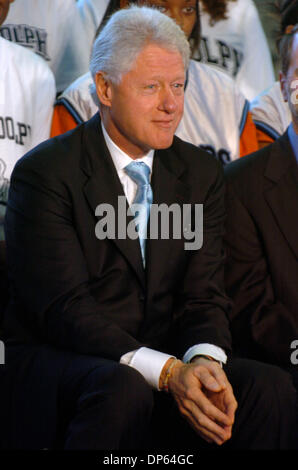 Oct 06, 2006; Manhattan, NY, USA; Former President BILL CLINTON and the American Heart Association announce a joint agreement between Alliance For A Healthier Generation and food industry leaders to set first-ever voluntary guidelines for snacks and side items sold in schools aimed a providing healthier food choices for children in a press conference at Harlem's A Philip Randolph H Stock Photo