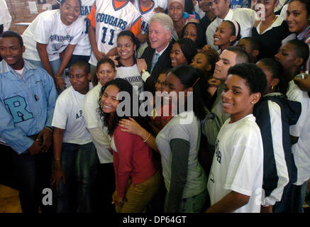 Oct 06, 2006; Manhattan, NY, USA; Former President Bill Clinton, surrounded by students, and the American Heart Association announce a joint agreement between Alliance For A Healthier Generation and food industry leaders to set first-ever voluntary guidelines for snacks and side items sold in schools aimed a providing healthier food choices for children in a press conference at Har Stock Photo