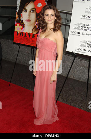 Oct 07, 2006; New York, NY, USA; PENELOPE CRUZ at the screening of 'Volver' at teh New York Film Festival at Lincoln Center.  Mandatory Credit: Photo by Dan Herrick/ZUMA KPA. (©) Copyright 2006 by Dan Herrick Stock Photo