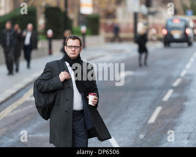 Old Bailey, London, UK. 8th Jan, 2014.  Former communications adviser to David Cameron and ex News of the World editor, Andy Coulson, arrives at the Old Bailey, London, for the continuation of the phone-hacking trial. Credit:  Lee Thomas/Alamy Live News Stock Photo